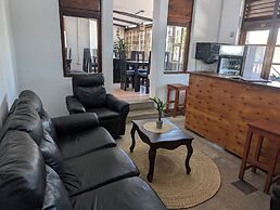 Q-Bar & Guest House