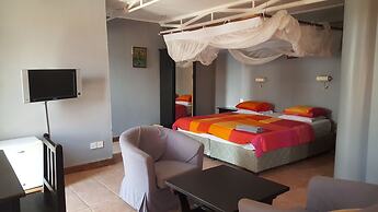 Q-Bar & Guest House