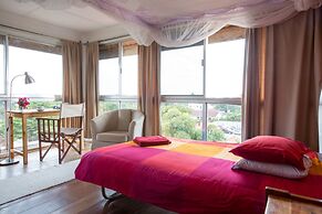 Q-Bar & Guest House