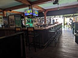 Q-Bar & Guest House