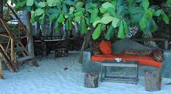 Nyamkwi White Sands