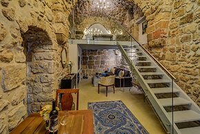 Akotika Boutique