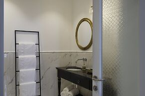 Akotika Boutique