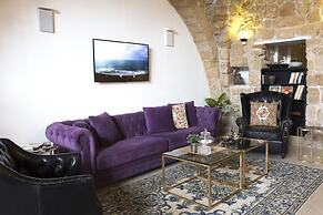 Akotika Boutique