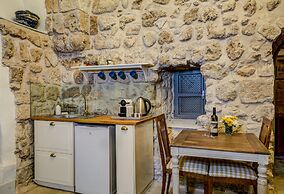 Akotika Boutique