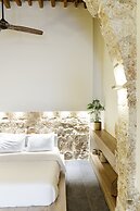 Akotika Boutique
