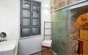 Akotika Boutique