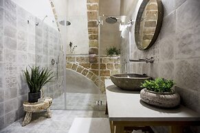 Akotika Boutique