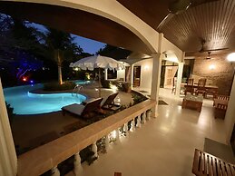 Coconut Paradise Holiday Villas