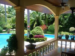 Coconut Paradise Holiday Villas