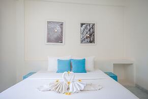 Paras Paros Marina Lodge