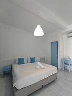 Paras Paros Marina Lodge