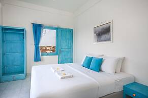 Paras Paros Marina Lodge