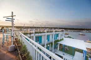 Paras Paros Marina Lodge