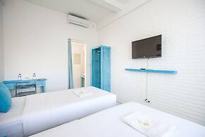 Paras Paros Marina Lodge