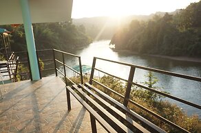 Kwainoy Riverpark & Resort