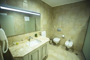 Colosseum Marina Hotel