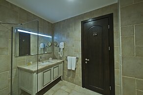 Colosseum Marina Hotel