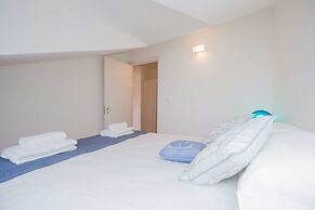 Comfortable and Trendy Lisbon Apartment