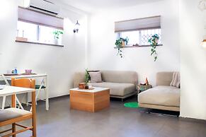 Chic Central TLV 1BR Near the Beach