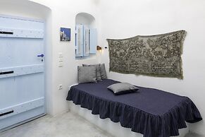 Black Rock Traditional Rooms