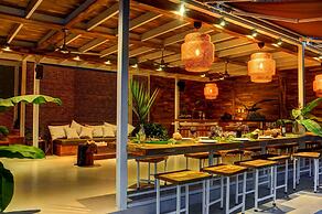 Moana Surf Resort