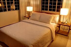 Moana Surf Resort