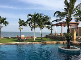 Beachfront Family Penthouse Hua Hin