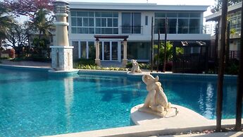 Beachfront Family Penthouse Hua Hin