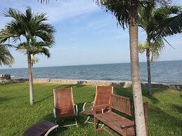 Beachfront Family Penthouse Hua Hin