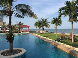 Beachfront Family Penthouse Hua Hin
