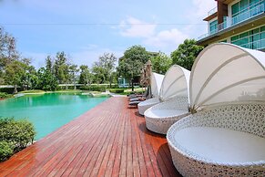 Hua Hin Luxury Beachfront Condo By Mon