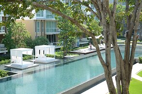 Hua Hin Luxury Beachfront Condo By Mon