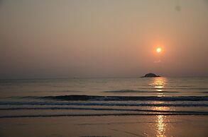 Hua Hin Luxury Beachfront Condo By Mon