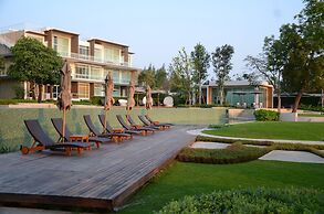 Hua Hin Luxury Beachfront Condo By Mon