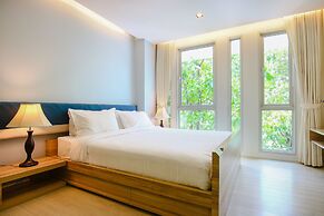 Hua Hin Luxury Beachfront Condo By Mon