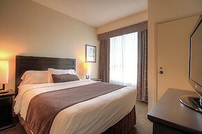 Grand Suites Grand Okanagan by KelownaGo