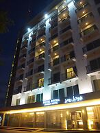 RoomZ Hotel