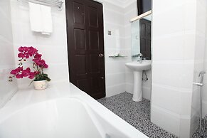 The Hotel Emperor Inle