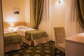 Hotel Starosadskiy