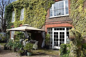 Harmondsworth Hall Guest House Heathrow
