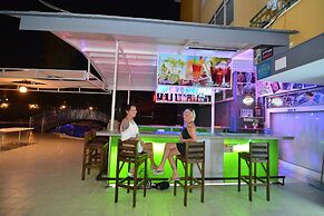 Rose Garden Apart Hotel