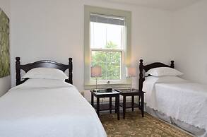 Still Point Lodge & Cottages