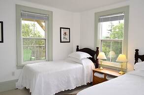 Still Point Lodge & Cottages