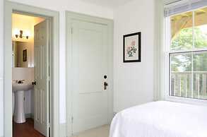 Still Point Lodge & Cottages