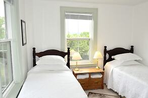 Still Point Lodge & Cottages