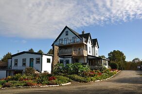 Still Point Lodge & Cottages