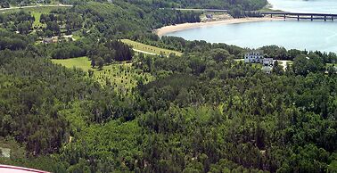 Still Point Lodge & Cottages