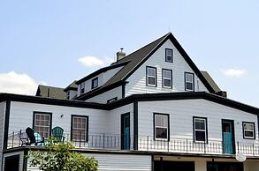 Still Point Lodge & Cottages