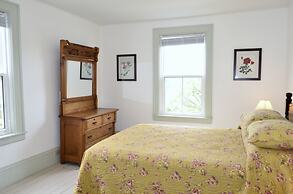 Still Point Lodge & Cottages